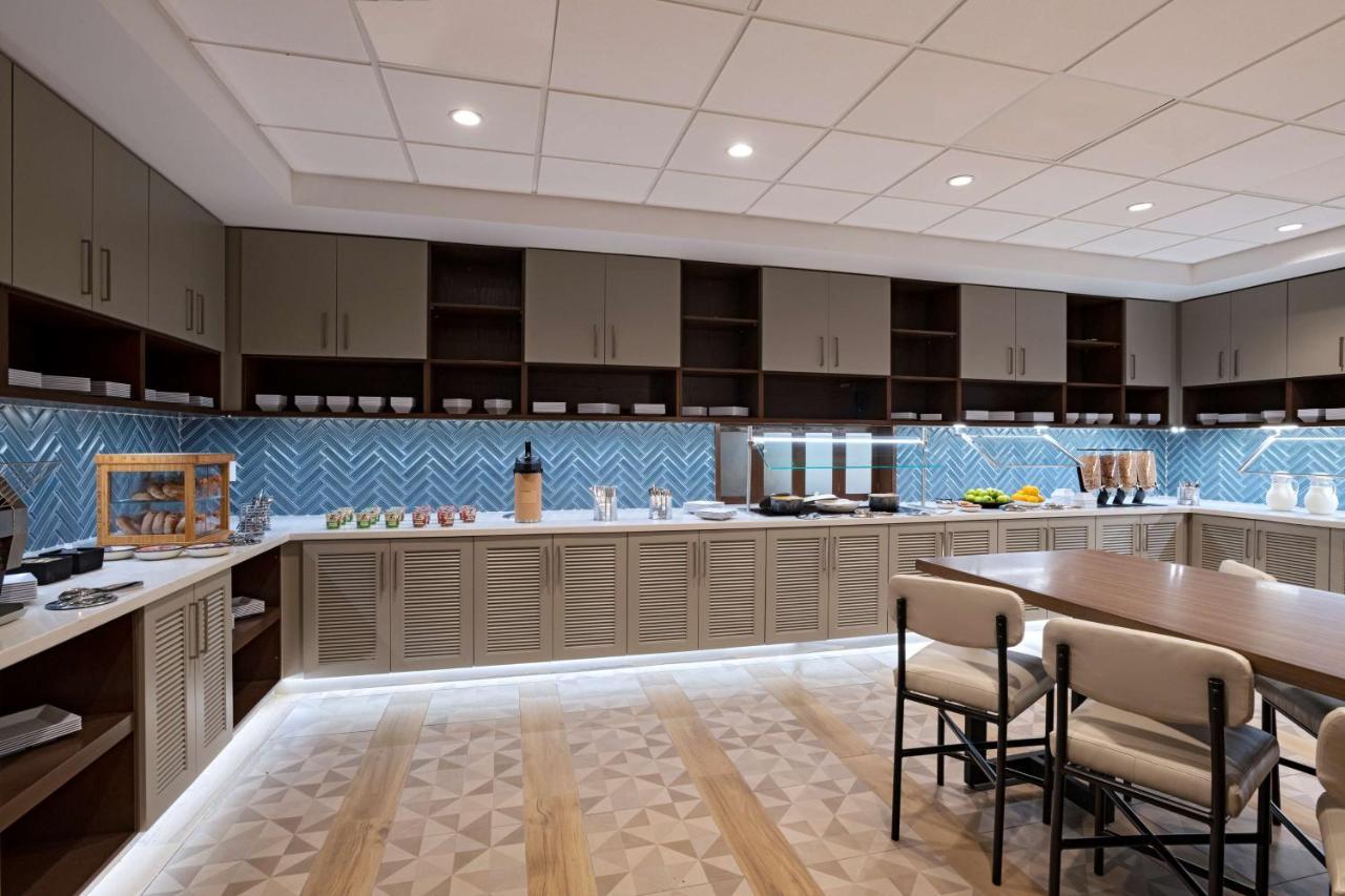Hyatt Place Travis/four Points Hotel