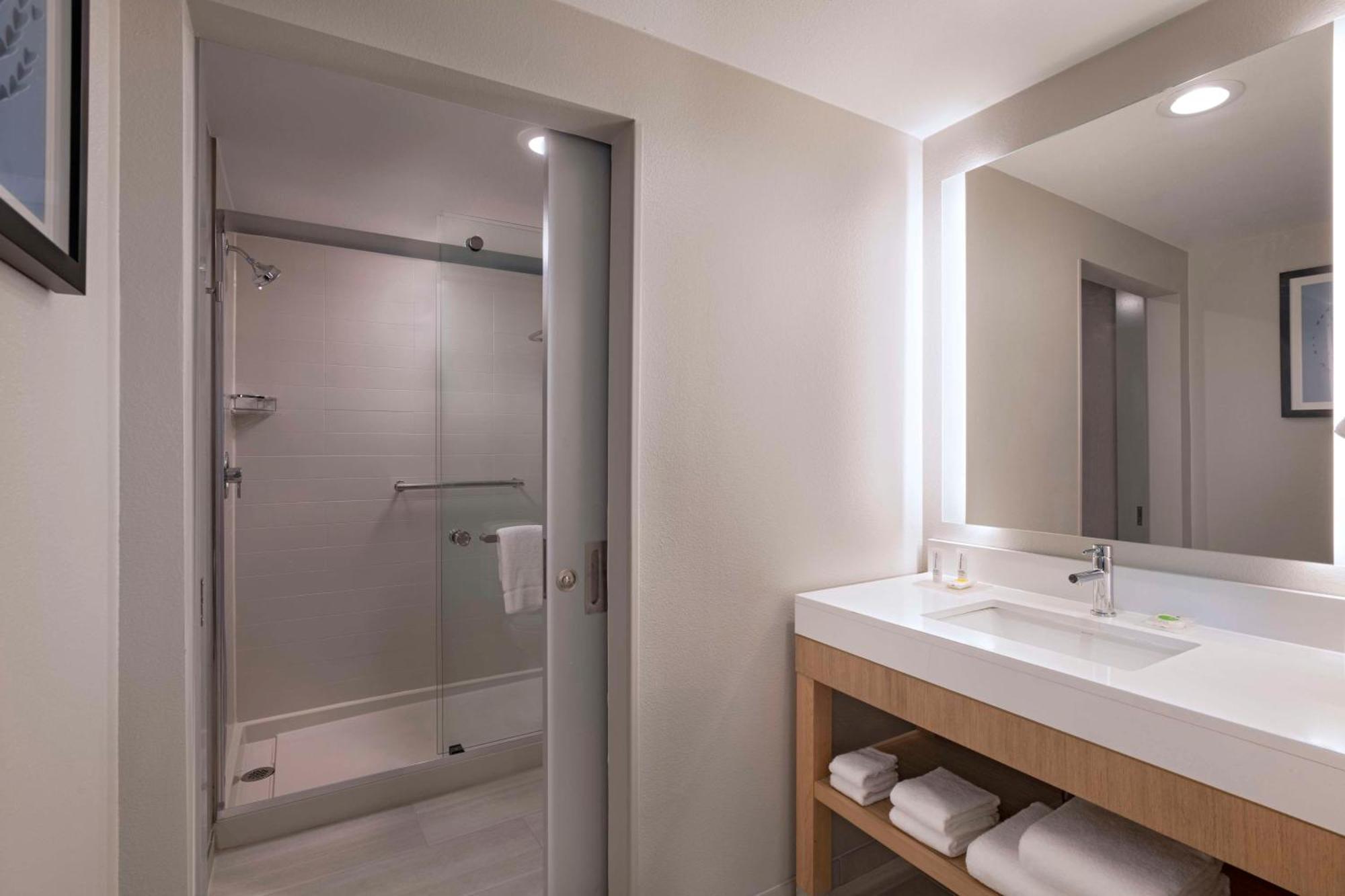 Hyatt Place Travis/four Points Hotel 3*