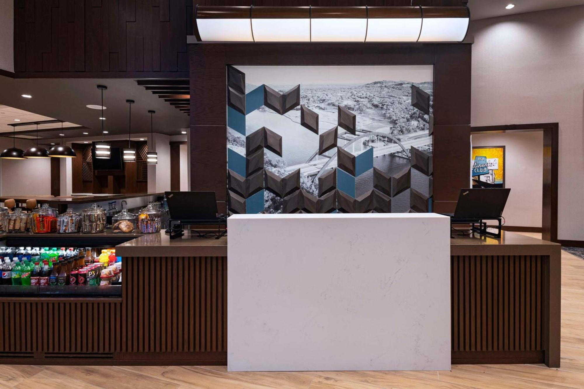 Hyatt Place Travis/four Points 3*